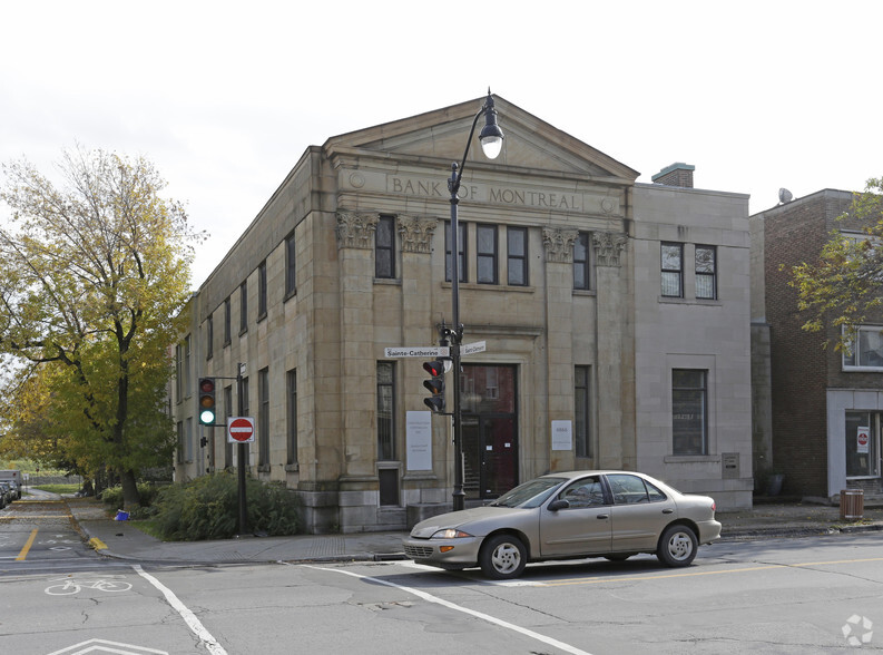 4866 Rue Sainte-Catherine E E, Montréal, QC for sale - Primary Photo - Image 1 of 2