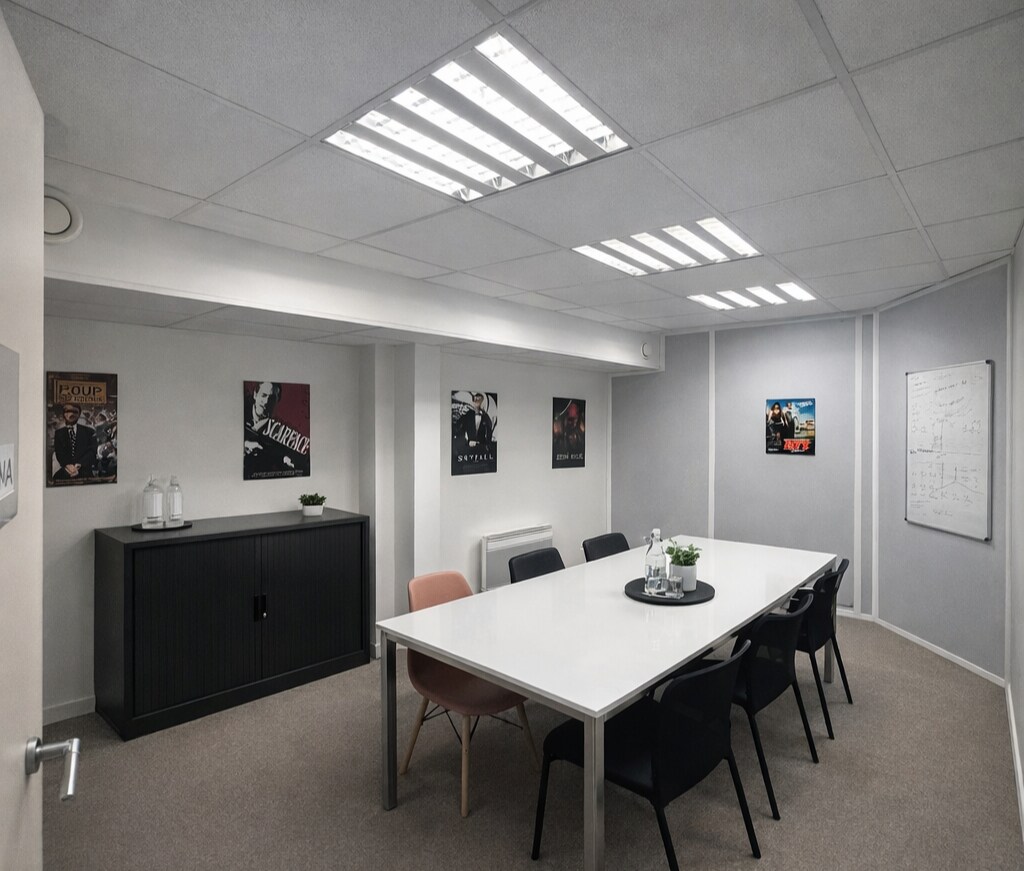 Office in Paris for lease Interior Photo- Image 1 of 3