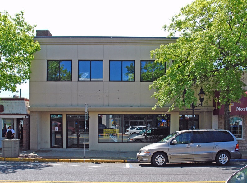 71-83 E Main St, Riverhead, NY for lease - Primary Photo - Image 1 of 3