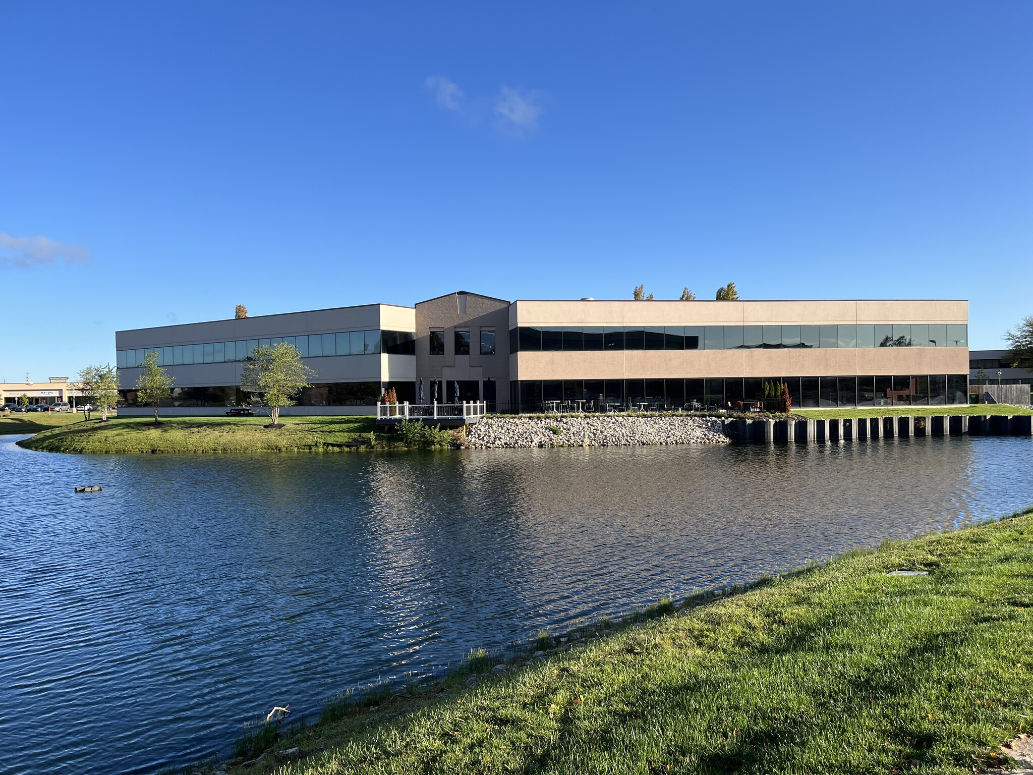 7340 N Shadeland Station Way, Indianapolis, IN for lease Building Photo- Image 1 of 18