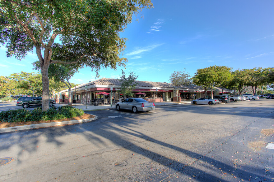 16351-16495 NW 67th Ave, Miami Lakes, FL for lease - Building Photo - Image 3 of 3