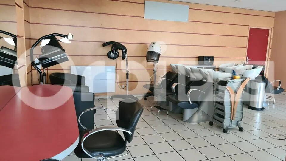 Retail in Montluçon for lease - Interior Photo - Image 3 of 8