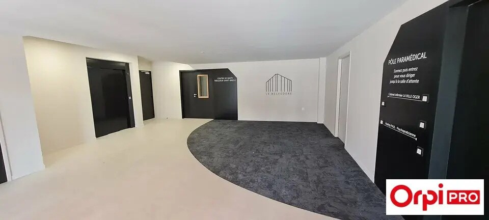 Office in Saint-Brieuc for lease - Interior Photo - Image 3 of 5