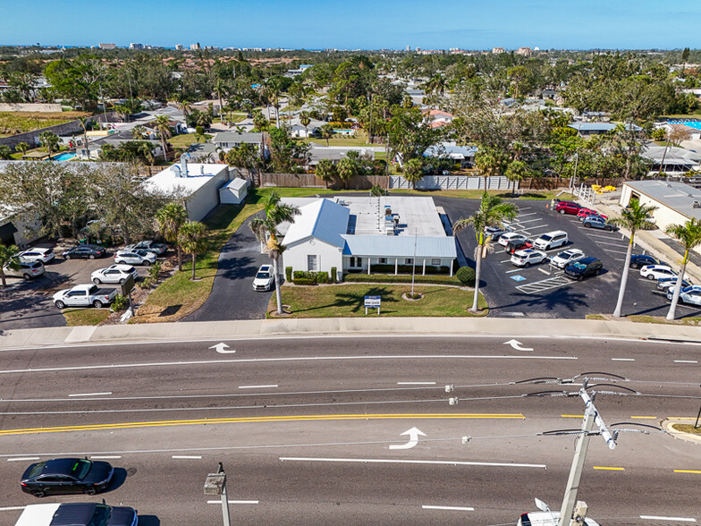 5750 Swift Rd, Sarasota, FL for lease - Building Photo - Image 3 of 12