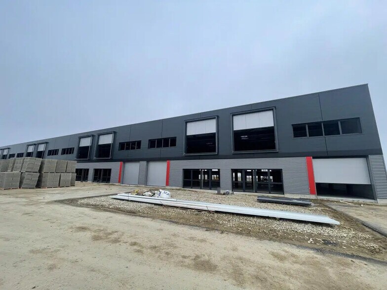 Industrial in Avrainville for lease - Building Photo - Image 2 of 7