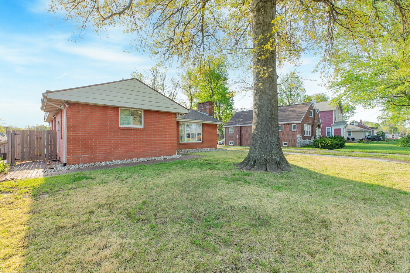 2907 Godfrey Rd, Godfrey, IL 62035