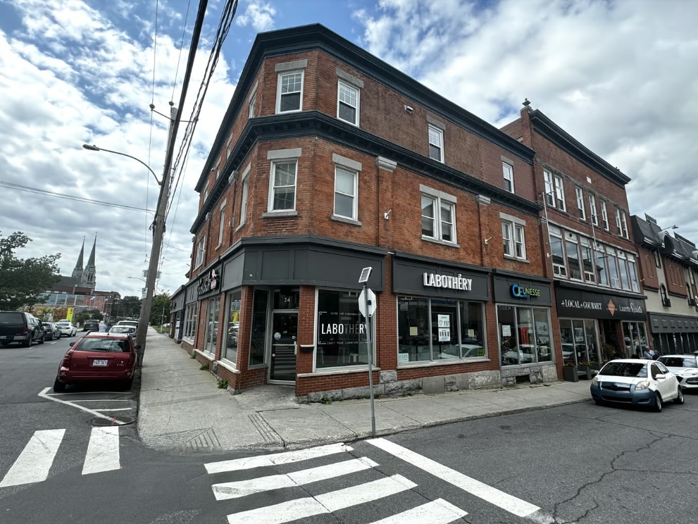 18-24 Rue Nicholson, Salaberry-de-valleyfield, QC for sale Primary Photo- Image 1 of 1