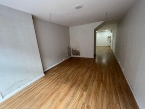 Retail in Vilanova i la Geltrú, Barcelona for lease Interior Photo- Image 2 of 5