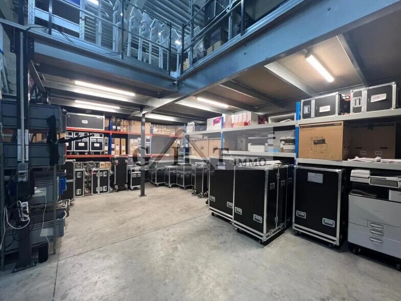 Industrial in Villeneuve-la-Garenne for lease - Interior Photo - Image 1 of 13
