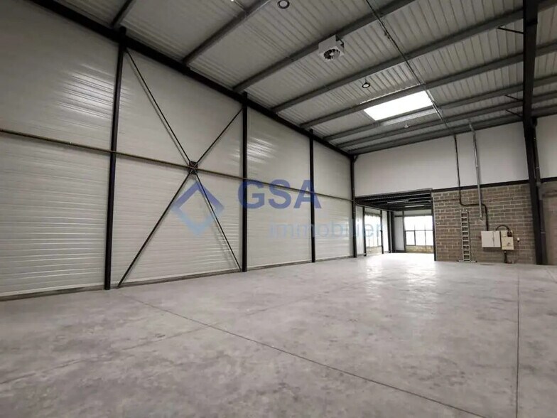 Flex in Saint-Pierre-du-Perray for sale - Interior Photo - Image 1 of 9