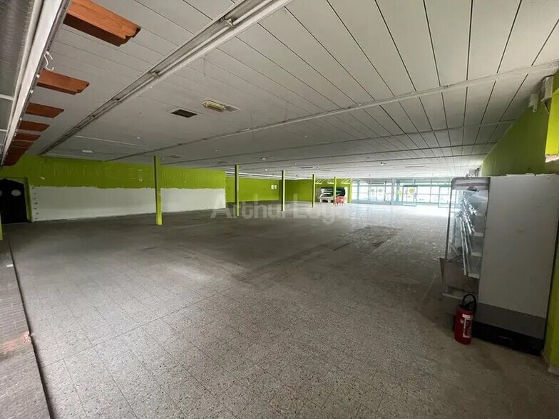Retail in Benfeld for lease - Interior Photo - Image 2 of 6