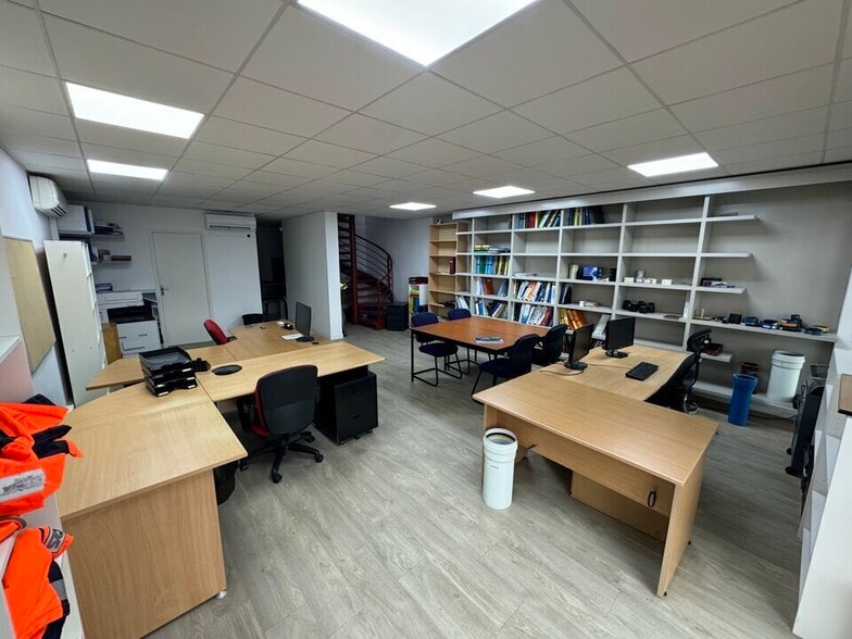 Office in Anglet for lease - Building Photo - Image 2 of 3