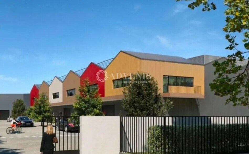 Flex in Montgeron for sale - Building Photo - Image 2 of 2