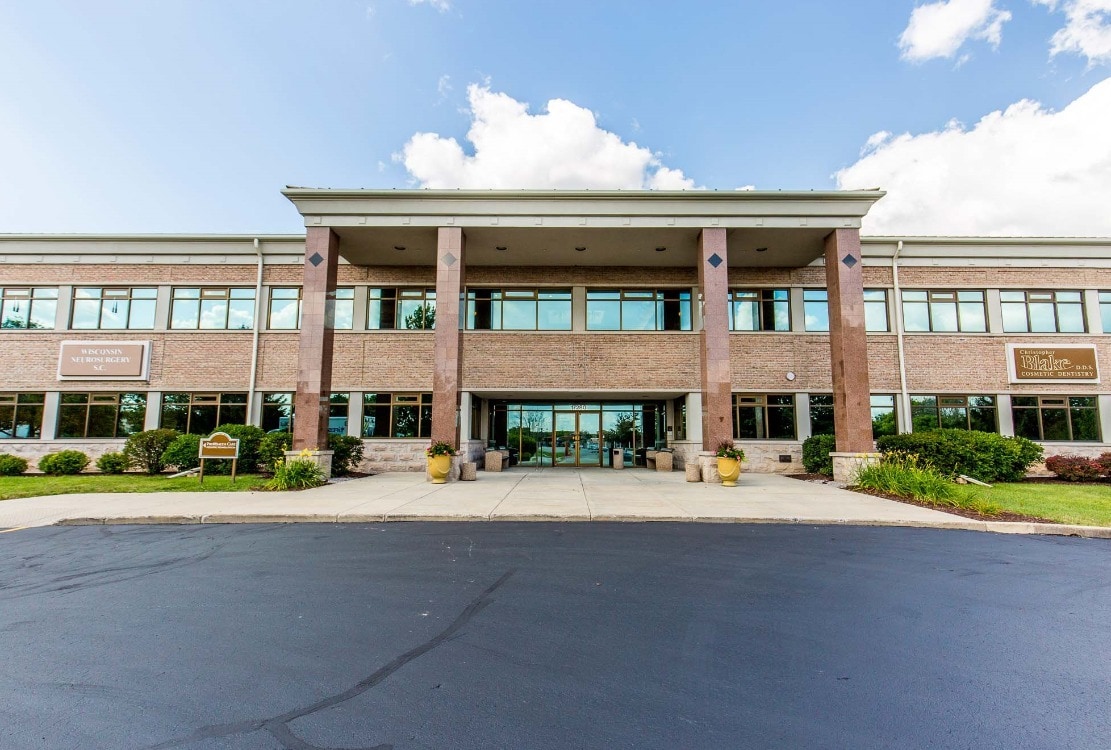 17280 W North Ave, Brookfield, WI for lease Primary Photo- Image 1 of 16