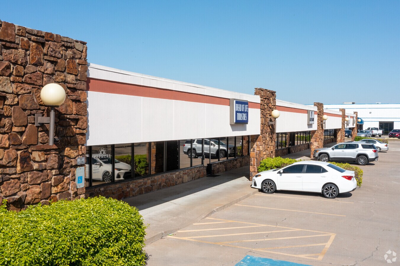 5727 S Rd, Tulsa, OK 74146