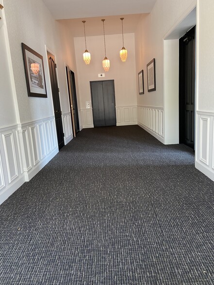 235 E High St, Jefferson City, MO for lease - Interior Photo - Image 2 of 18