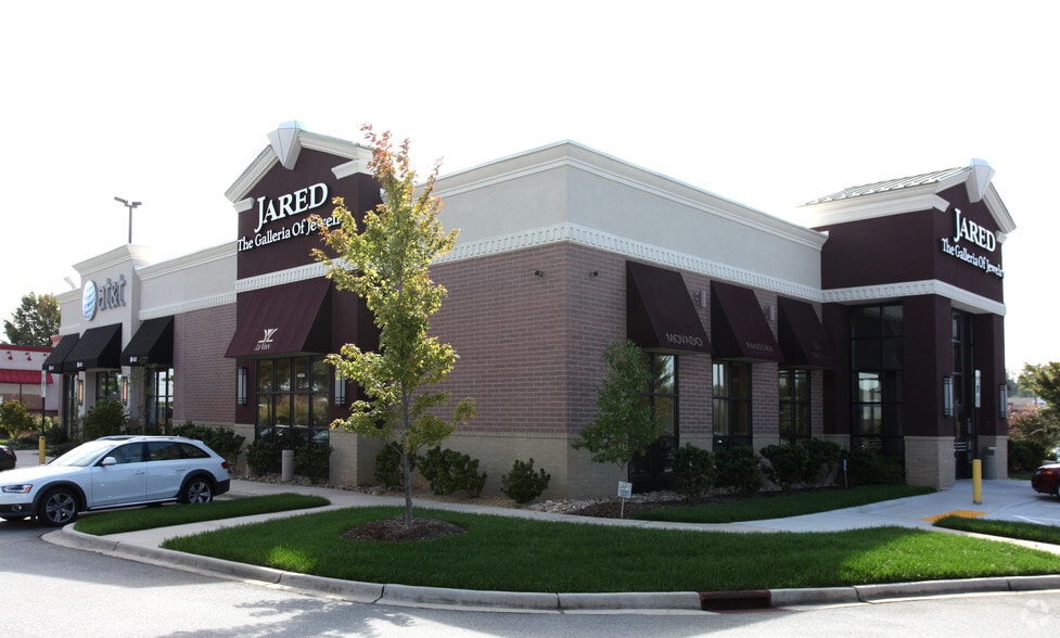 4405 Wendover Ave, Greensboro, NC for sale - Building Photo - Image 2 of 4