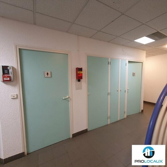 Office in SAINT EGREVE for sale - Interior Photo - Image 1 of 12