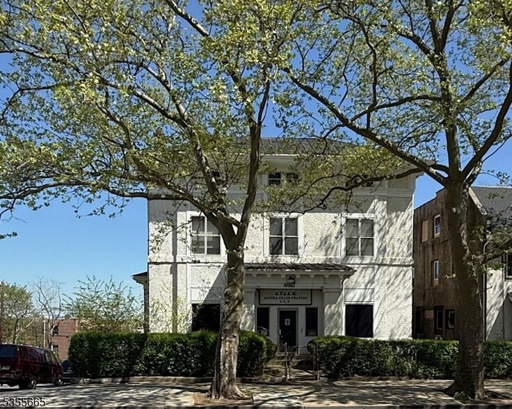 692 Dr Martin Luther King Jr Blvd, Newark, NJ for sale - Building Photo - Image 3 of 24