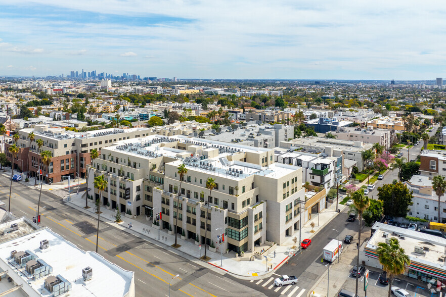 7566 W Sunset Blvd, Los Angeles, CA for lease - Building Photo - Image 3 of 7