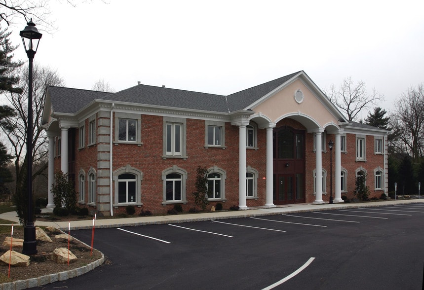 689 Valley Rd, Gillette, NJ for lease - Primary Photo - Image 1 of 10