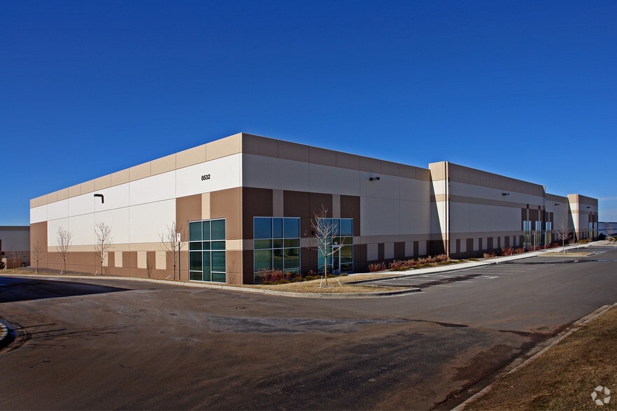 8532 Concord Center Dr, Englewood, CO for lease - Building Photo - Image 3 of 19