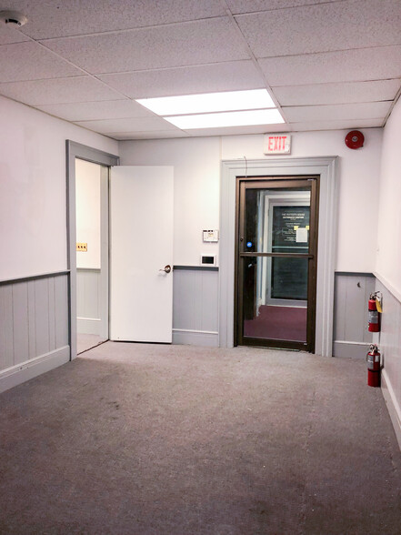 100-106 E Front St, Plainfield, NJ for lease - Interior Photo - Image 3 of 4