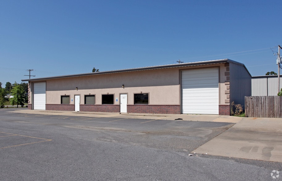 10 Collins Industrial Pl, Maumelle, AR for lease - Building Photo - Image 2 of 7