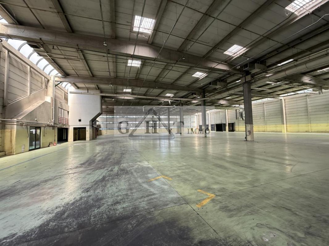 Industrial in Lognes for lease Building Photo- Image 1 of 15