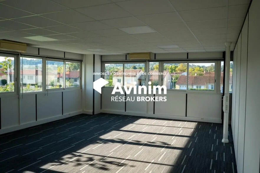 Office in Albi for lease - Interior Photo - Image 2 of 6