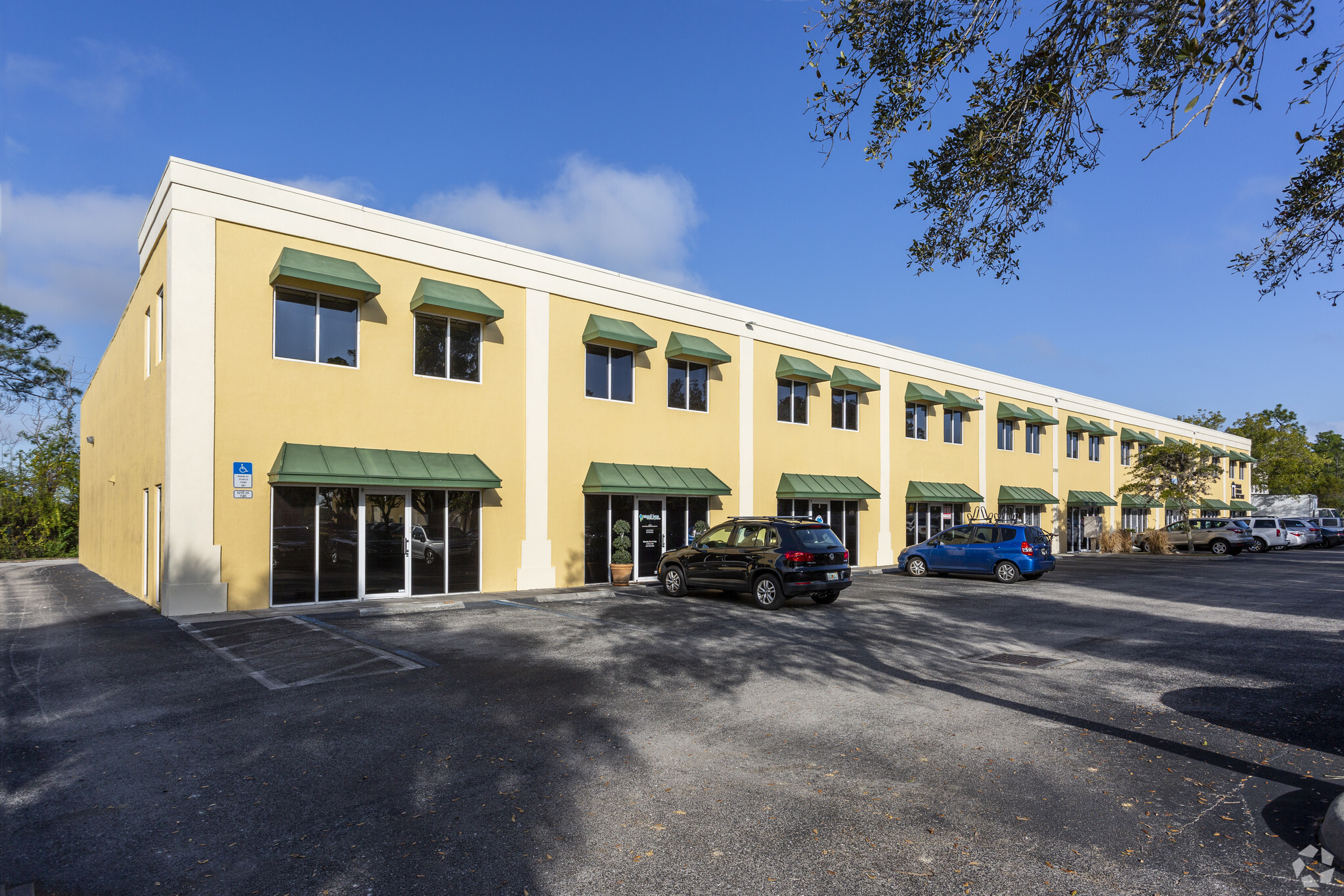 1085 Business Ln, Naples, FL for lease Building Photo- Image 1 of 2