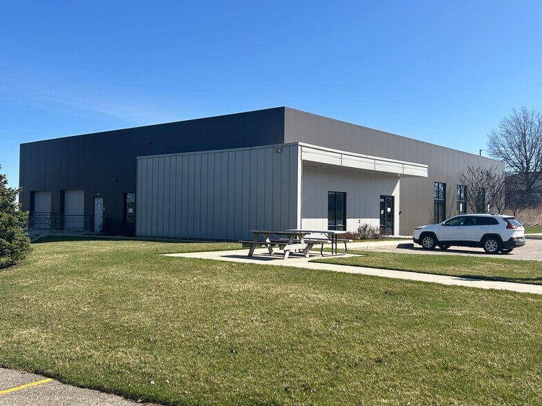 5989 Tahoe Dr SE, Grand Rapids, MI for sale - Building Photo - Image 2 of 37