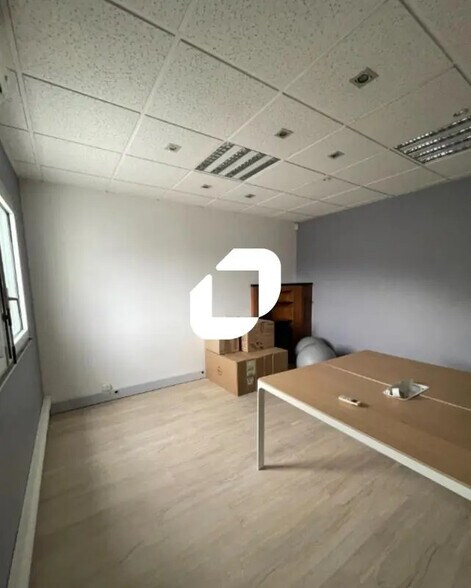 Office in SAINT-MARTIN-D'HERES for lease - Interior Photo - Image 3 of 14