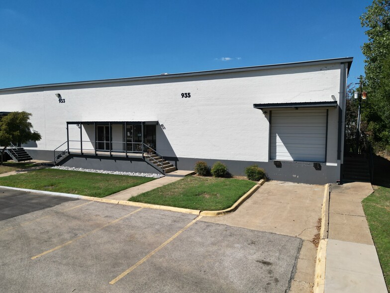 923-935 E Avenue J, Grand Prairie, TX for lease - Building Photo - Image 2 of 3