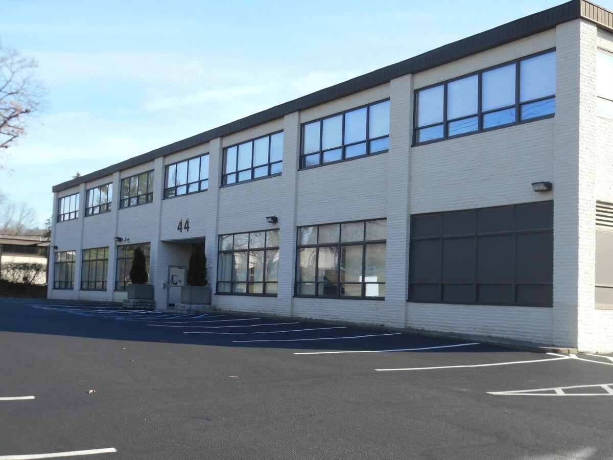 44 Executive Blvd, Elmsford, NY 10523 Office for Lease
