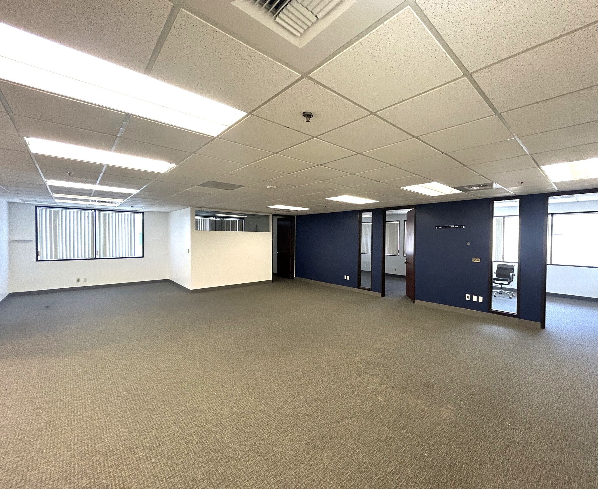 22144 Clarendon St, Woodland Hills, CA for lease Interior Photo- Image 1 of 3