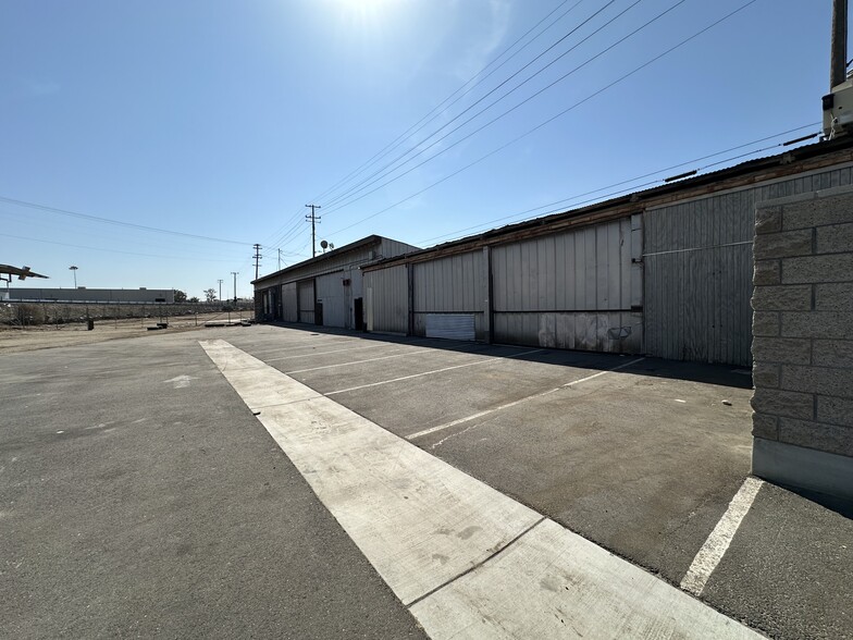 424 1/2 24th St, Bakersfield, CA for lease - Building Photo - Image 2 of 5