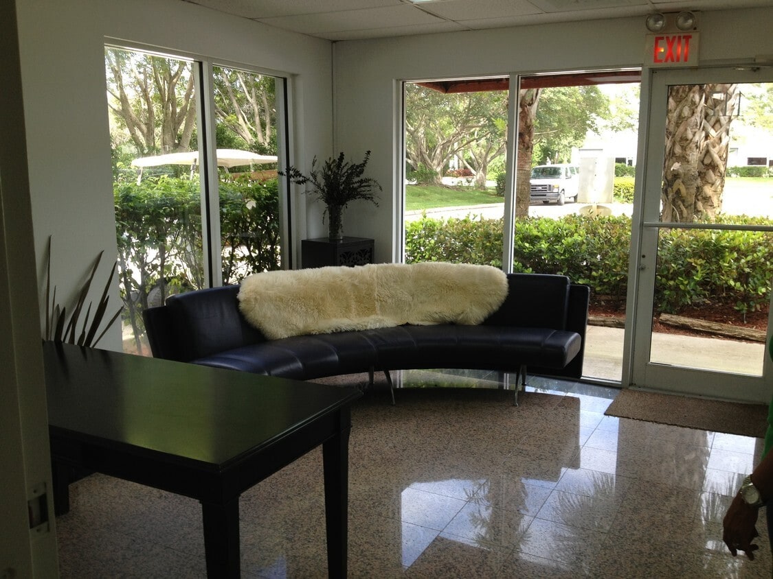 21113 Johnson St, Pembroke Pines, FL for lease Interior Photo- Image 1 of 7