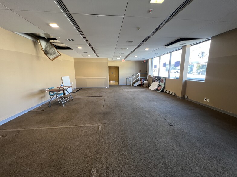 435-437 Broadway, Bayonne, NJ for lease - Interior Photo - Image 3 of 25