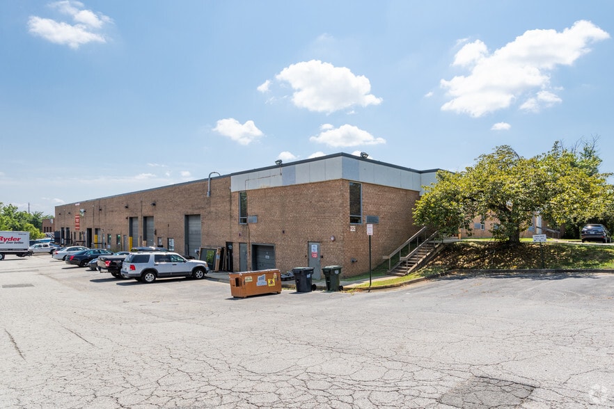 7901 Yarnwood Ct, Springfield, VA for lease - Primary Photo - Image 1 of 3