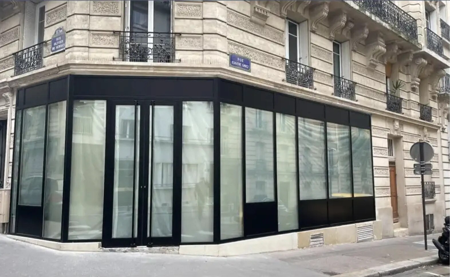 Retail in Paris for lease Building Photo- Image 1 of 7