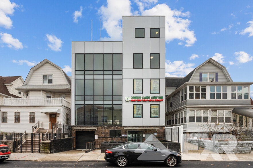 41-12 77th St, Elmhurst, NY for lease - Aerial - Image 1 of 4