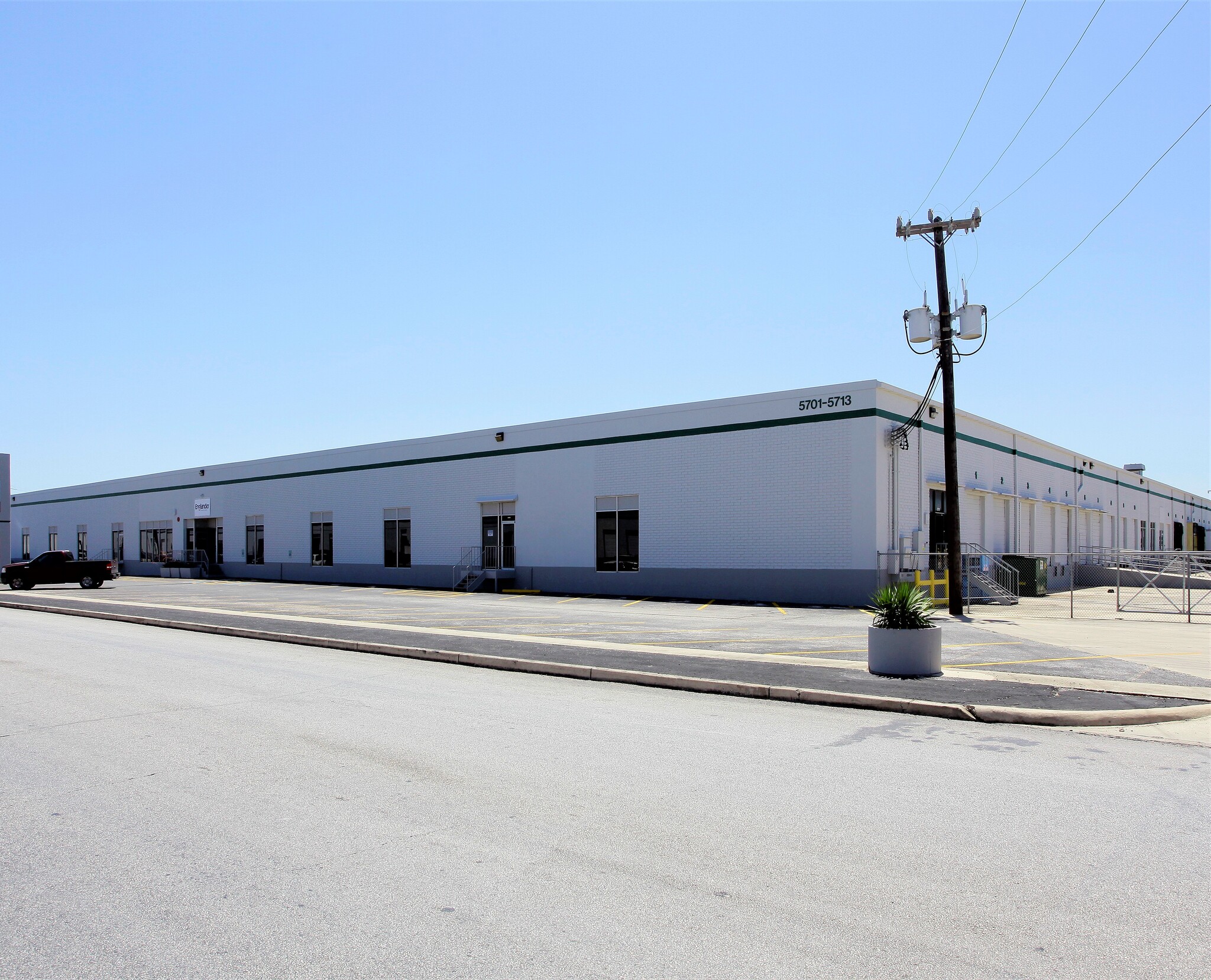 5701-5713 Business Park, San Antonio, TX for lease Building Photo- Image 1 of 2