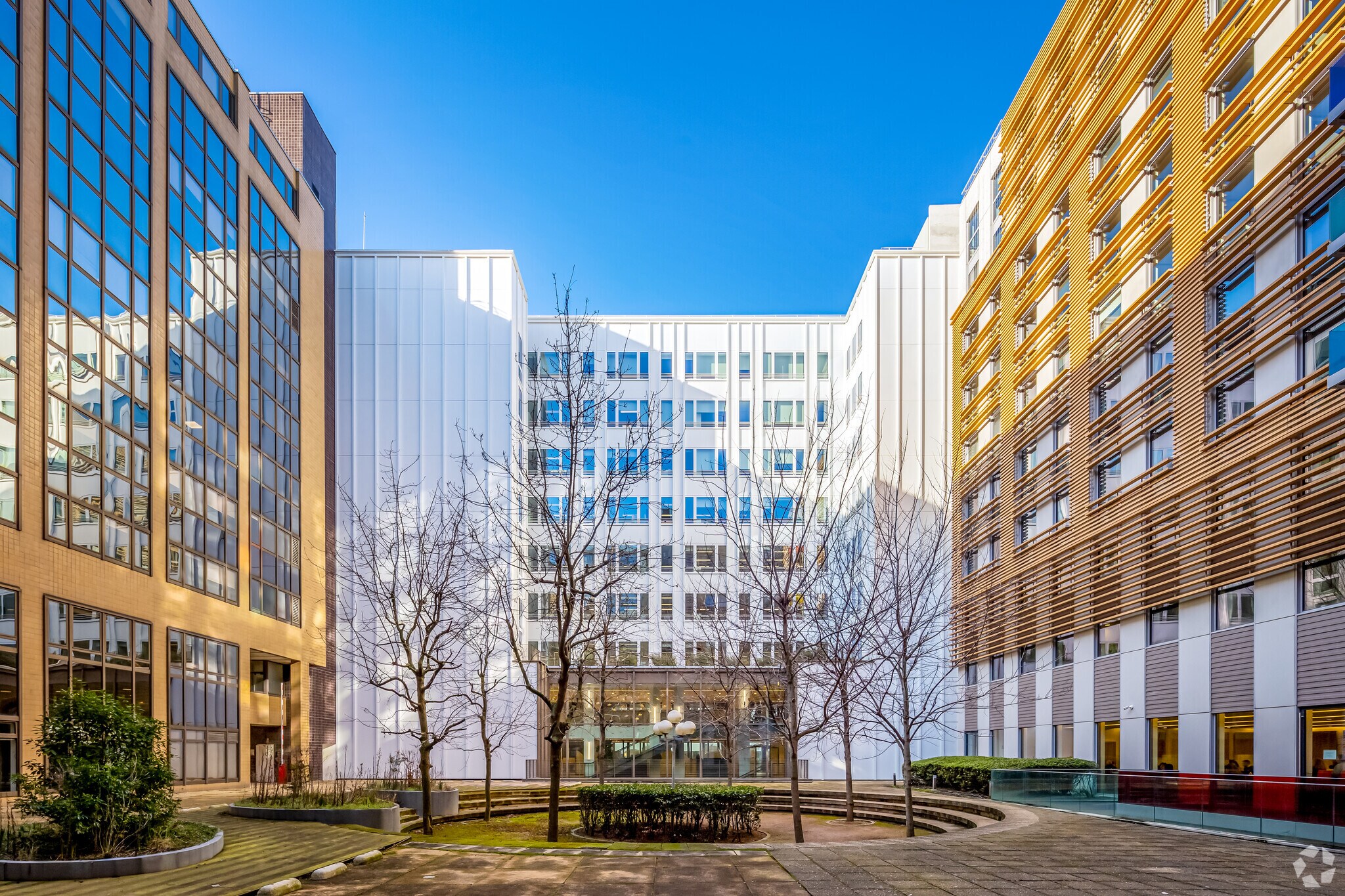 21 Rue Des Trois Fontanot, Nanterre for lease Primary Photo- Image 1 of 17