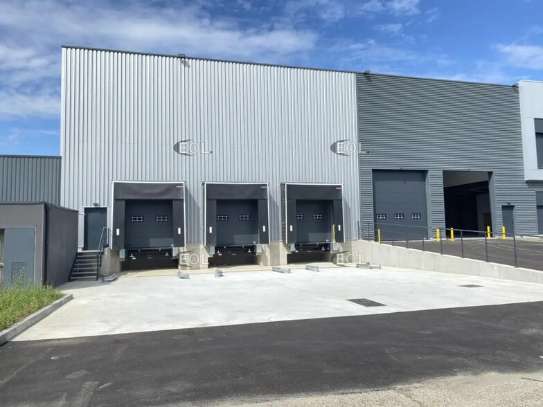 Industrial in Corbas for lease - Building Photo - Image 2 of 40