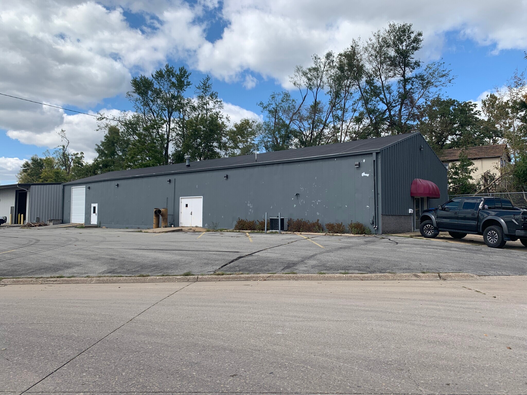 701 Oakland Rd NE, Cedar Rapids, IA for sale Building Photo- Image 1 of 1
