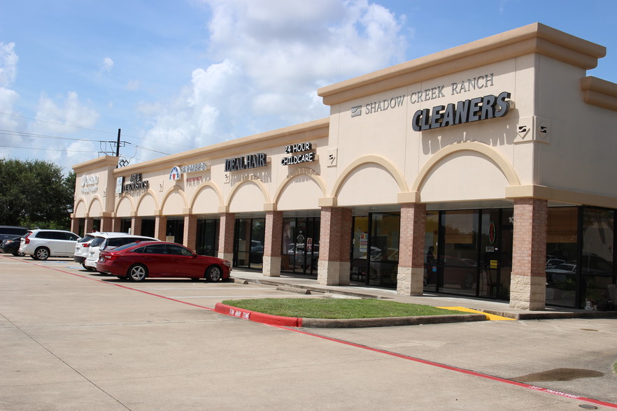 11711 Shadow Creek Pky, Pearland, TX for lease - Building Photo - Image 1 of 11