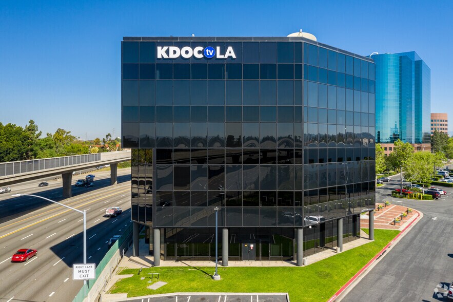 1820 E 1st St, Santa Ana, CA for lease - Building Photo - Image 2 of 20