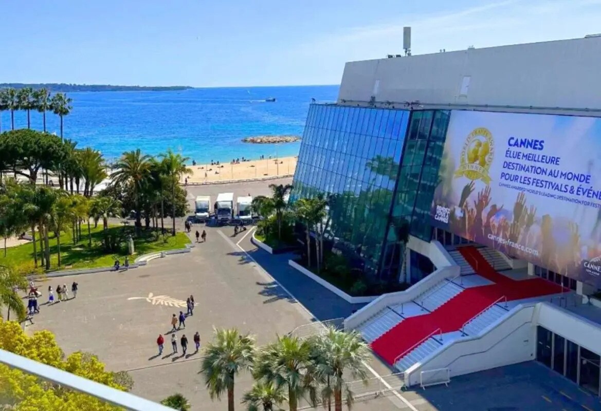 Retail in Cannes for lease Building Photo- Image 1 of 2