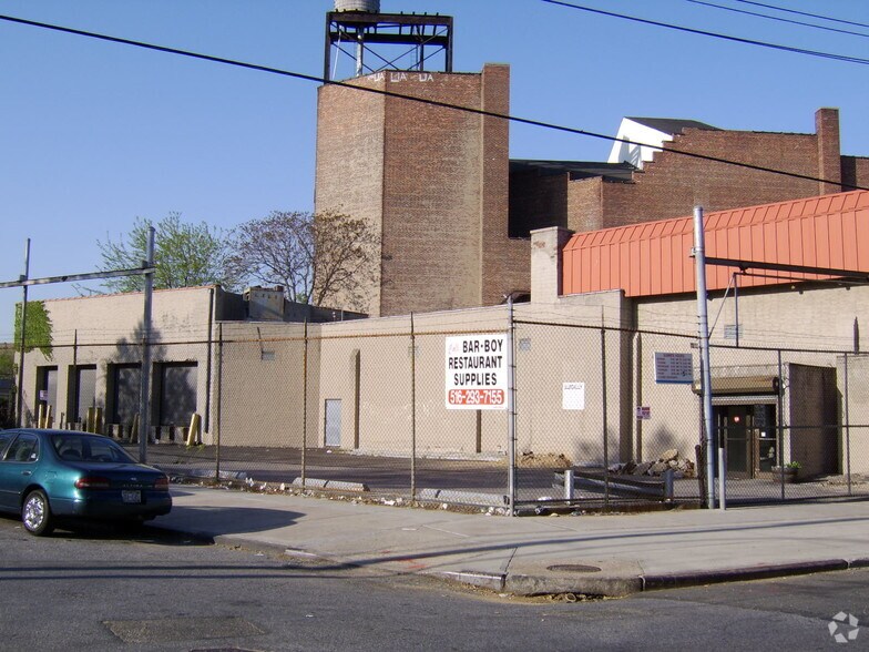 11605-11611 Myrtle Ave, Richmond Hill, NY for sale - Primary Photo - Image 1 of 1